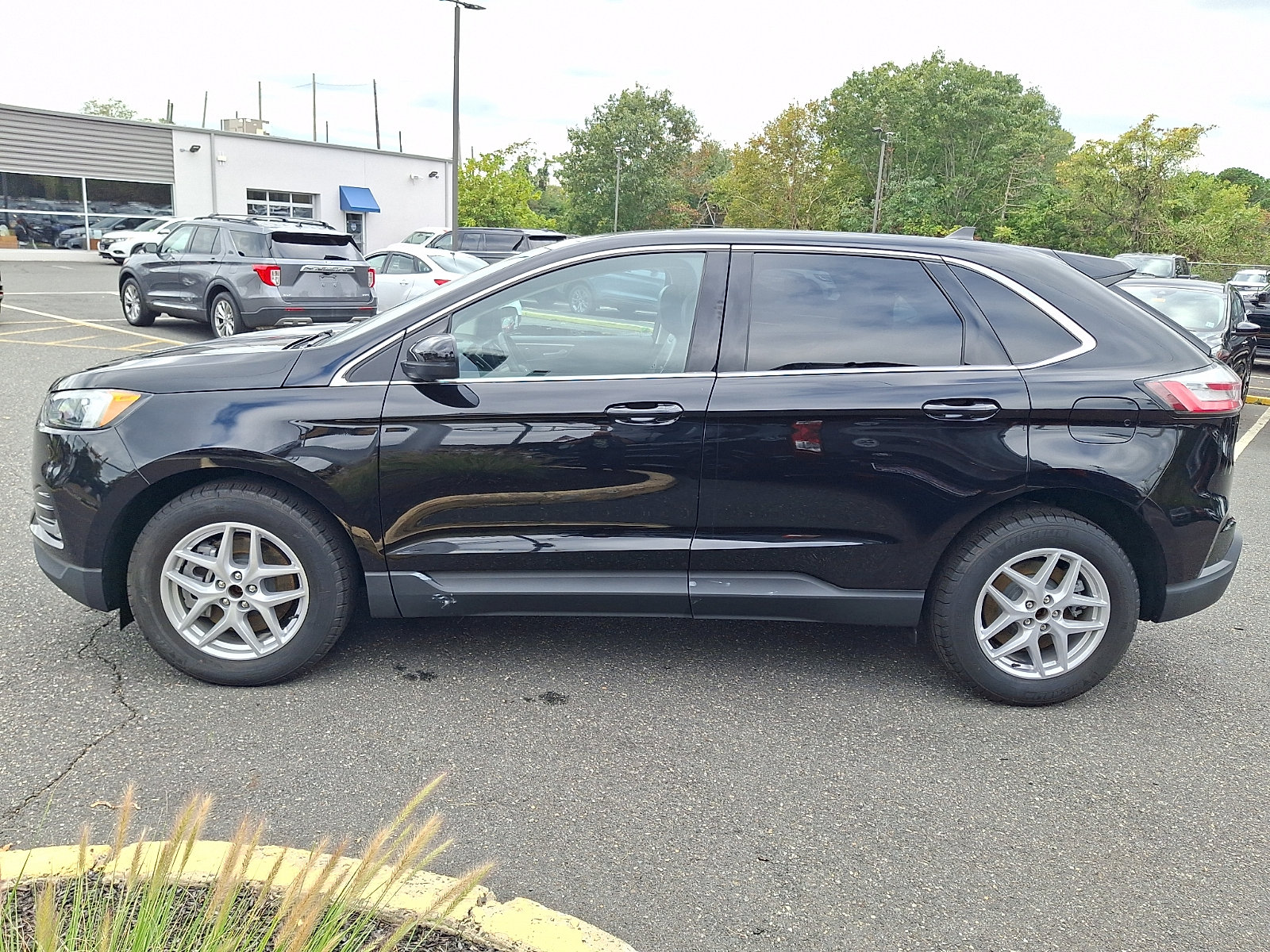 Certified 2024 Ford Edge SEL w/ Convenience Package AWD/4WD image 6