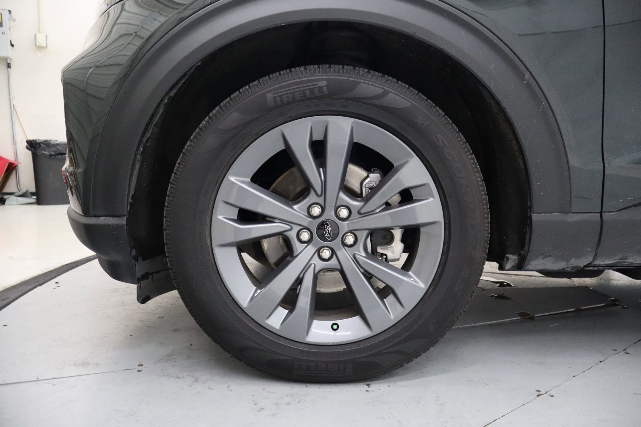 Certified 2023 Ford Explorer XLT w/ Equipment Group 202A RWD image 18