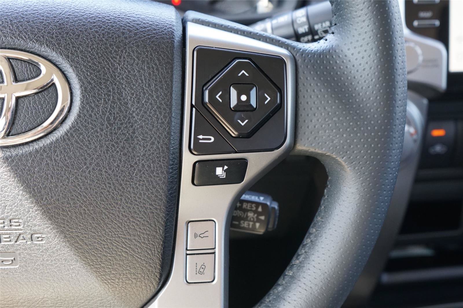Used 2022 Toyota 4Runner SR5 Premium w/ Moonroof Package RWD image 16