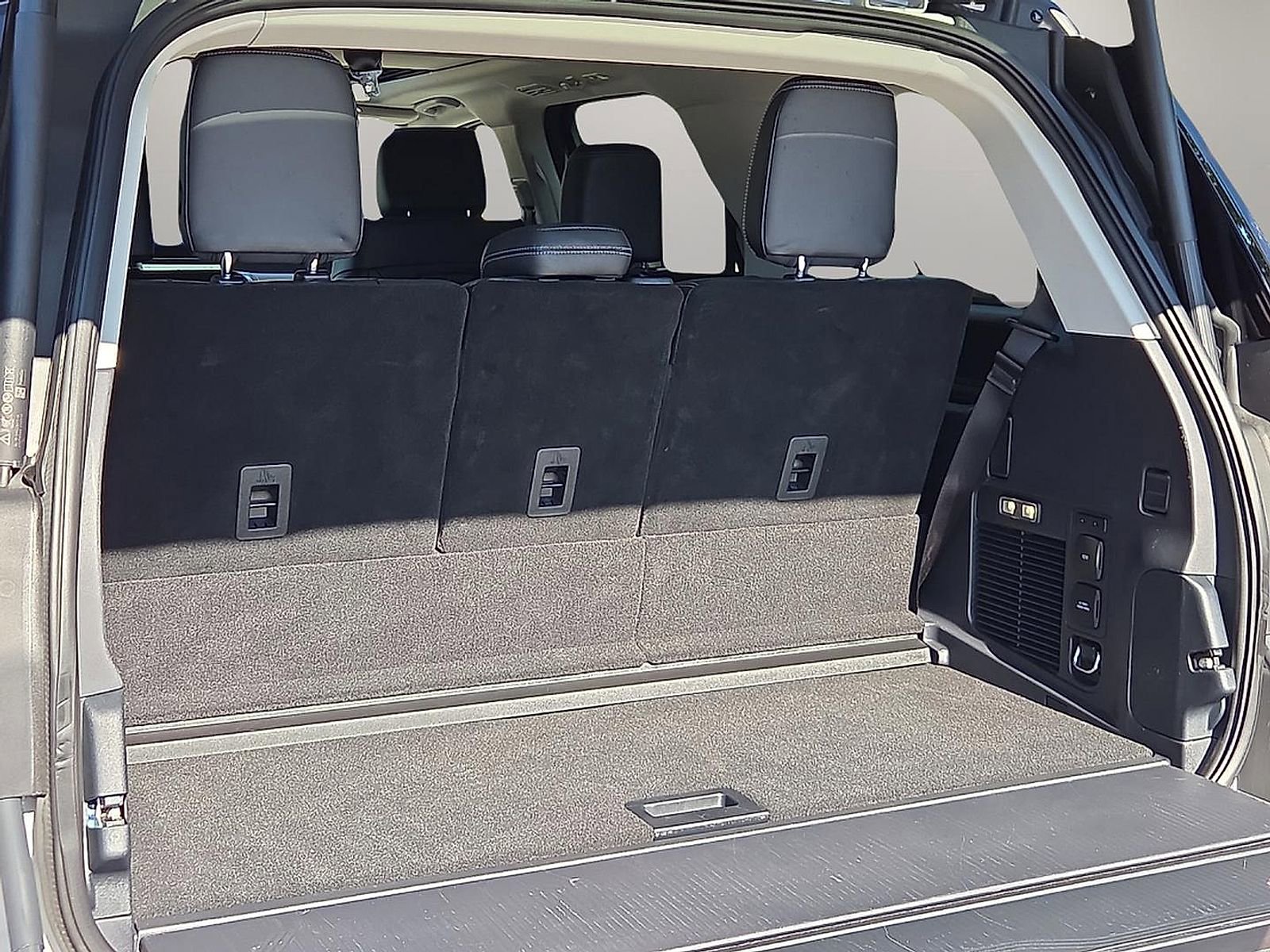 Certified 2025 Ford Expedition Platinum AWD/4WD image 8