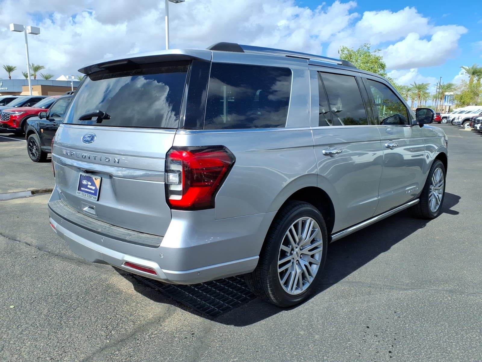Certified 2024 Ford Expedition Platinum AWD/4WD image 4