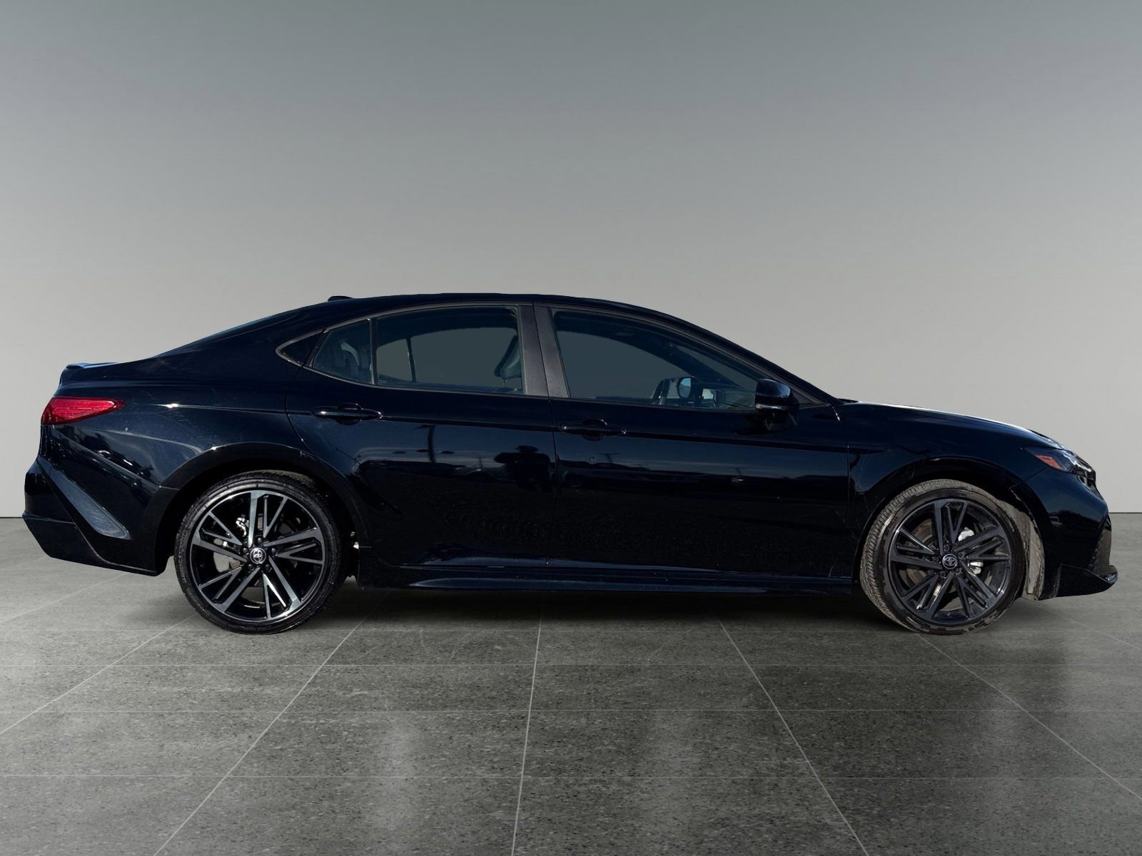 Used 2025 Toyota Camry XSE w/ Premium Package image 2