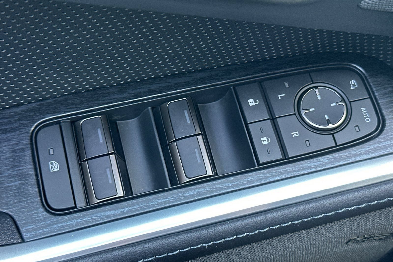 Used 2025 Lexus GX 550 w/ Accessory Package (Z1) AWD/4WD image 12
