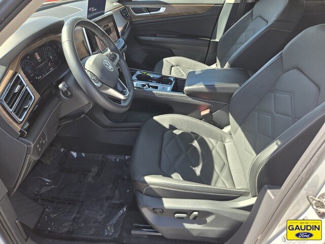 Used 2024 Volkswagen Atlas SE w/ Panoramic Sunroof Package FWD image 11