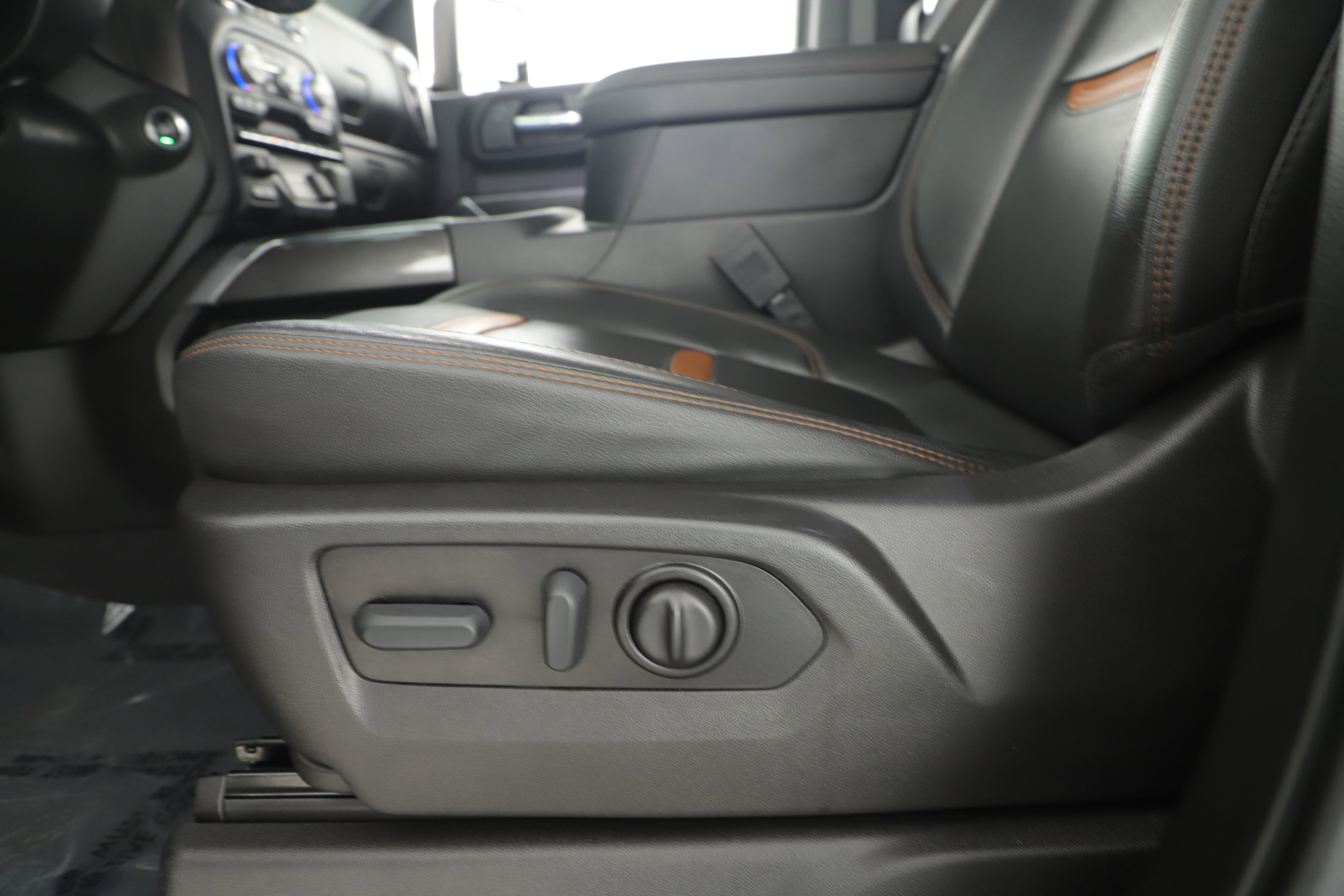 Used 2022 GMC Sierra 2500 AT4 w/ AT4 Premium Plus Package image 11