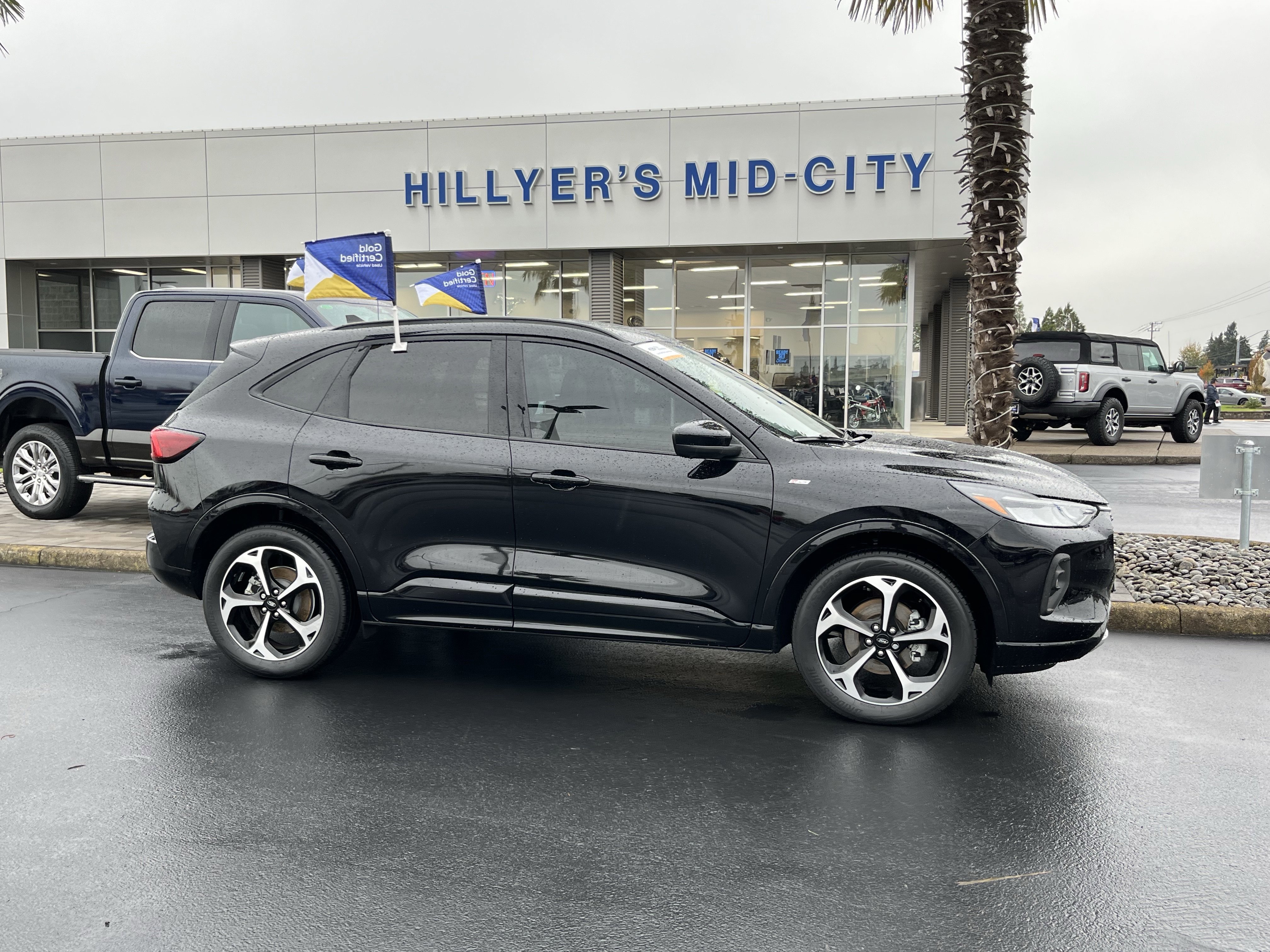 Certified 2023 Ford Escape ST-Line Select w/ Tech Pack #2 image 2