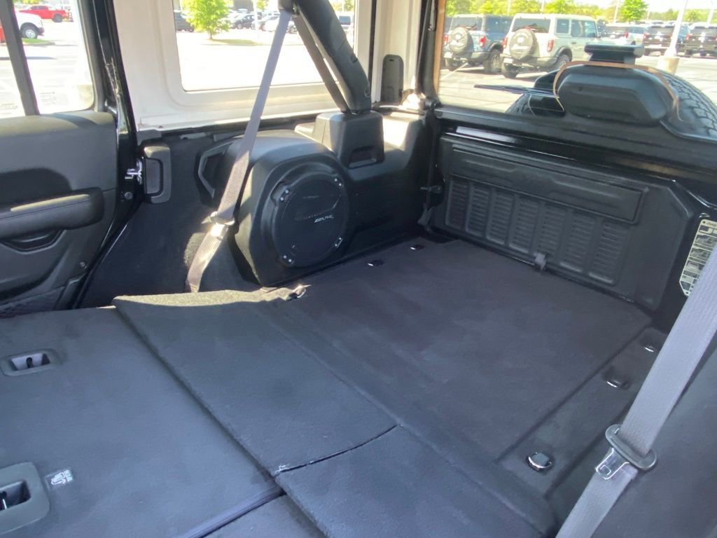 Used 2023 Jeep Wrangler Sahara AWD/4WD image 27
