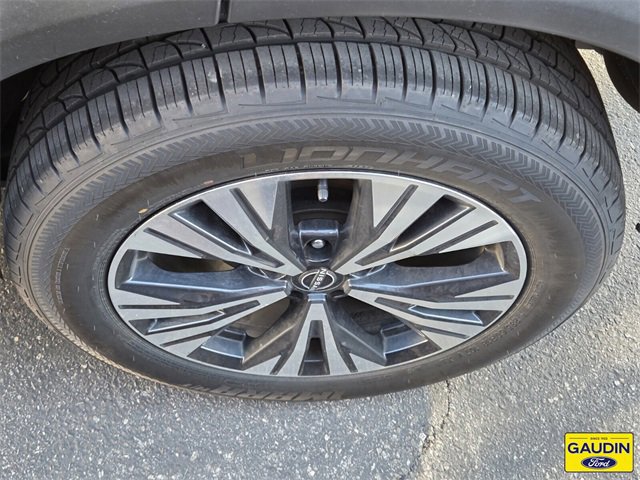 Used 2023 Nissan Rogue SV image 4