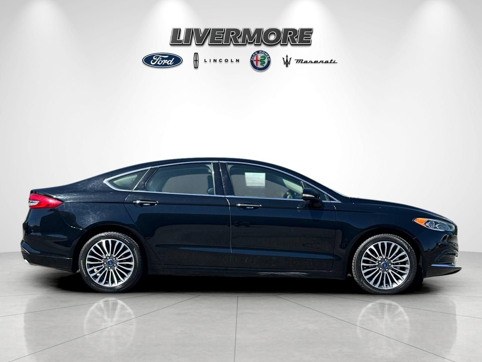 Certified 2018 Ford Fusion SE w/ Fusion SE Technology Package FWD image 2