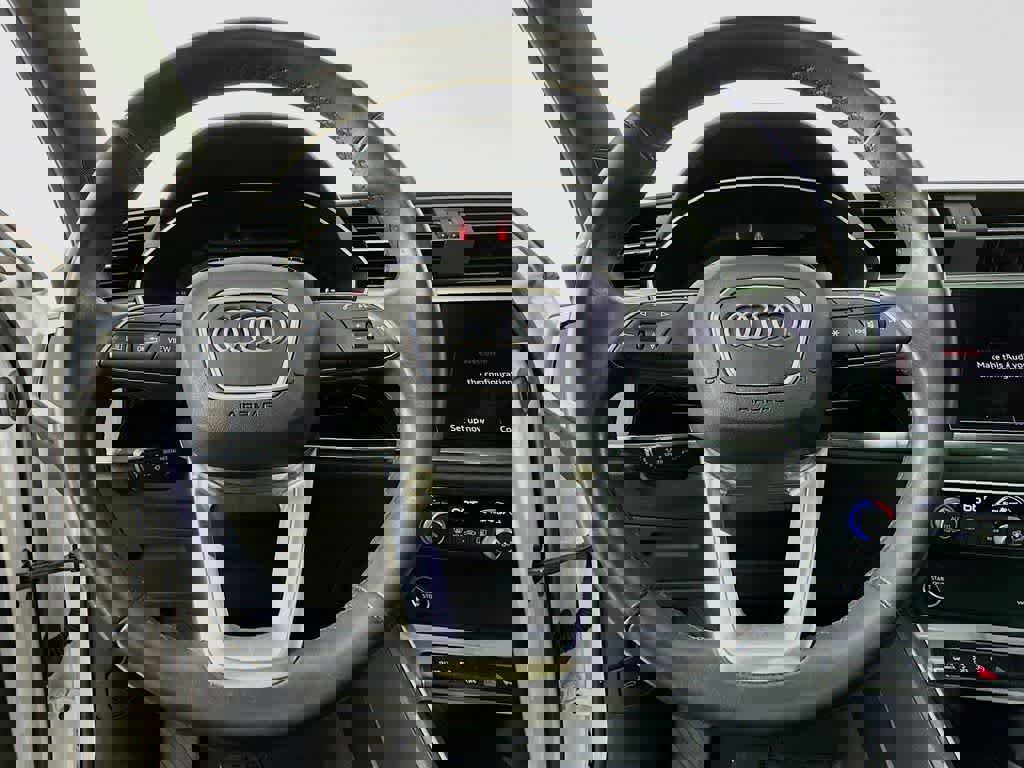 Used 2024 Audi Q3 2.0T Premium image 19