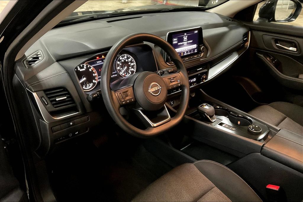 Used 2024 Nissan Rogue SV image 13