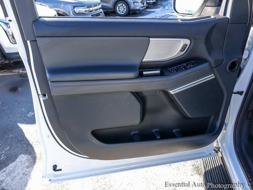 Certified 2025 Ford Expedition Active AWD/4WD image 23