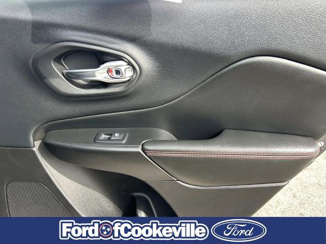 Used 2019 Jeep Cherokee Trailhawk AWD/4WD image 22