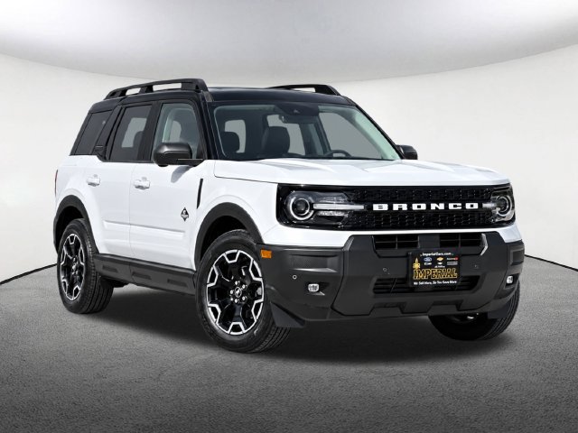 Certified 2025 Ford Bronco Sport Outer Banks w/ Outer Banks Tech Package+ AWD/4WD image 2