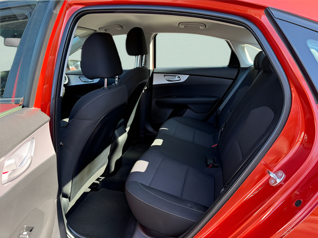 Used 2023 Kia Forte LXS w/ LXS Technology Package FWD image 5