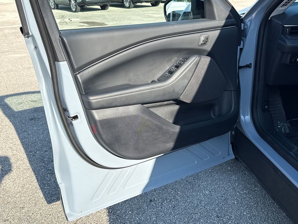 Certified 2025 Ford Mustang Mach-E Select w/ Comfort Package Lite image 13