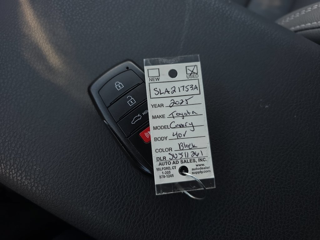 Used 2025 Toyota Camry SE AWD/4WD image 39