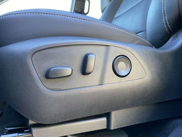 Used 2025 Chevrolet Traverse LT w/ Driver Confidence Package image 17