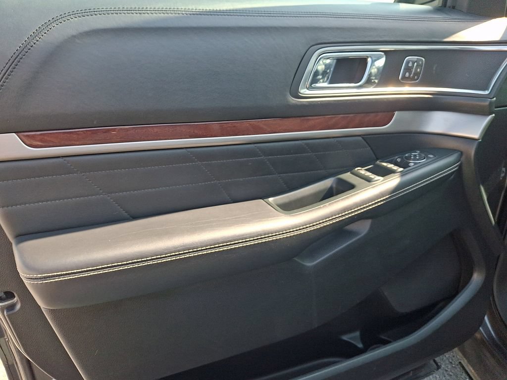 Certified 2018 Ford Explorer Platinum AWD/4WD image 12