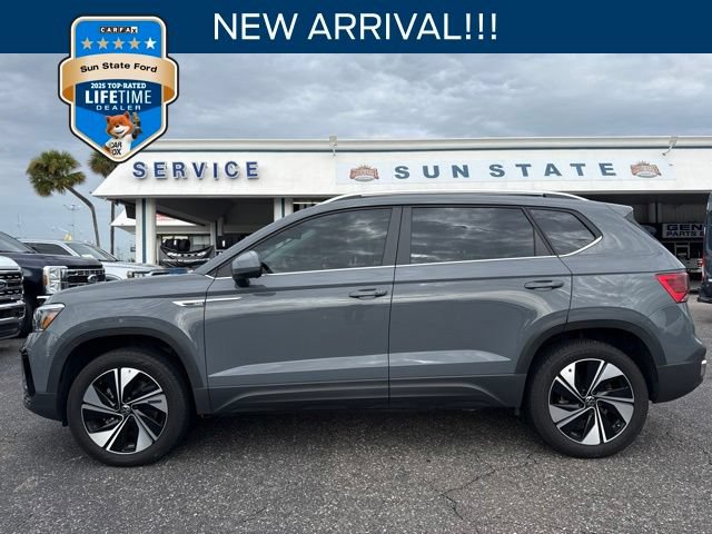 Used 2024 Volkswagen Taos SE w/ Panoramic Sunroof Package AWD/4WD image 1