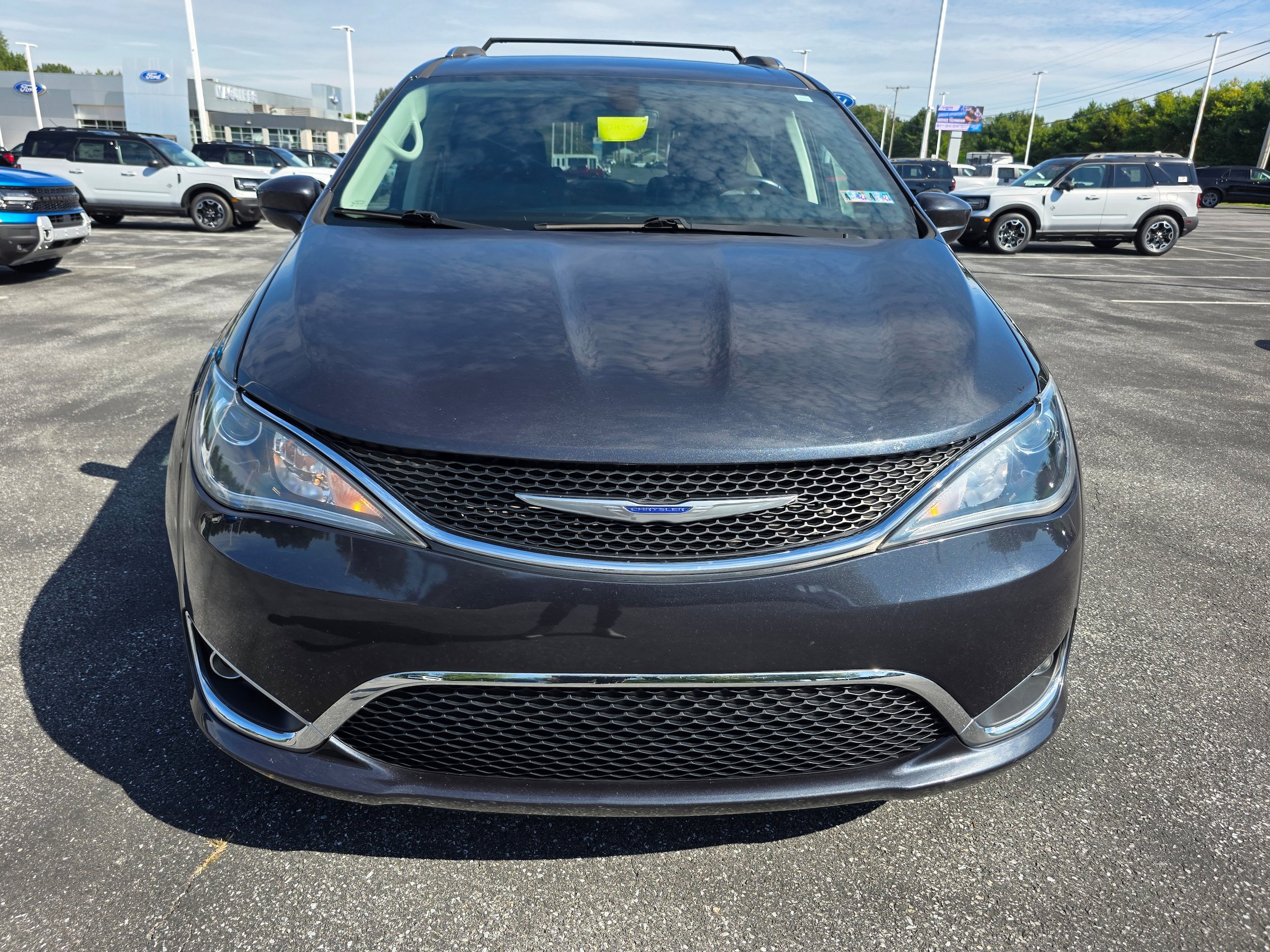 Used 2020 Chrysler Pacifica Touring-L FWD image 8