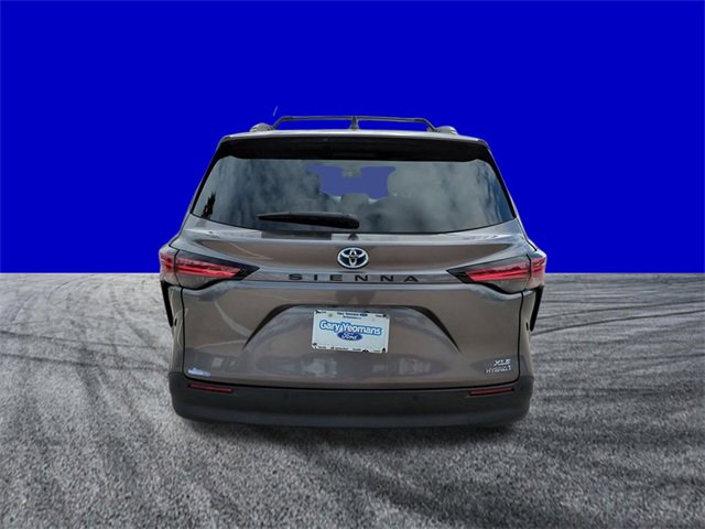 Used 2022 Toyota Sienna XLE image 5