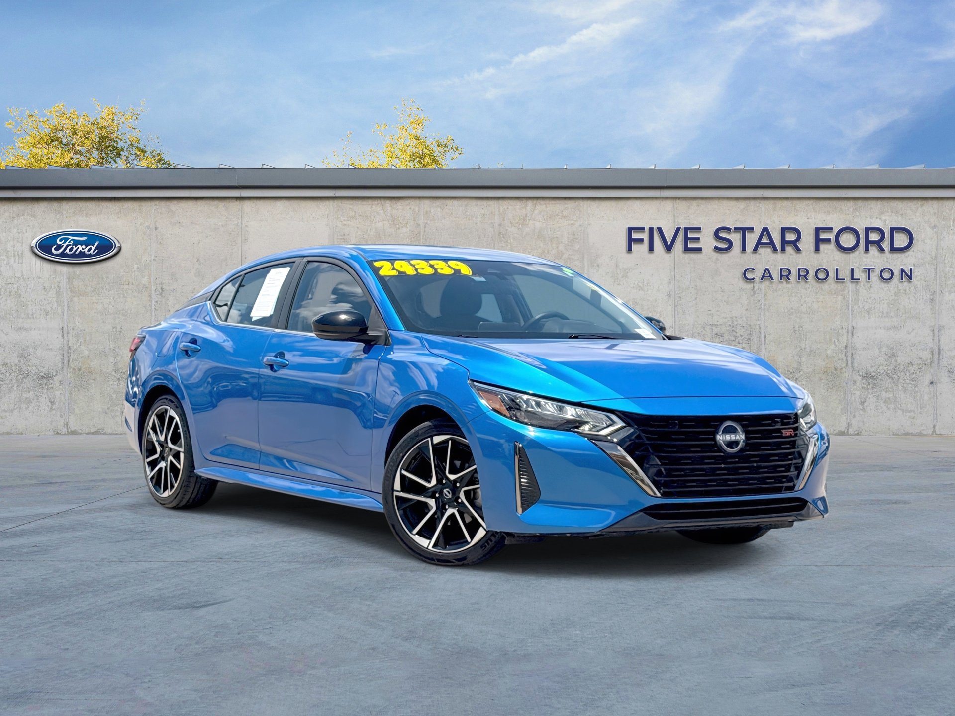 Used 2025 Nissan Sentra SR FWD image 1