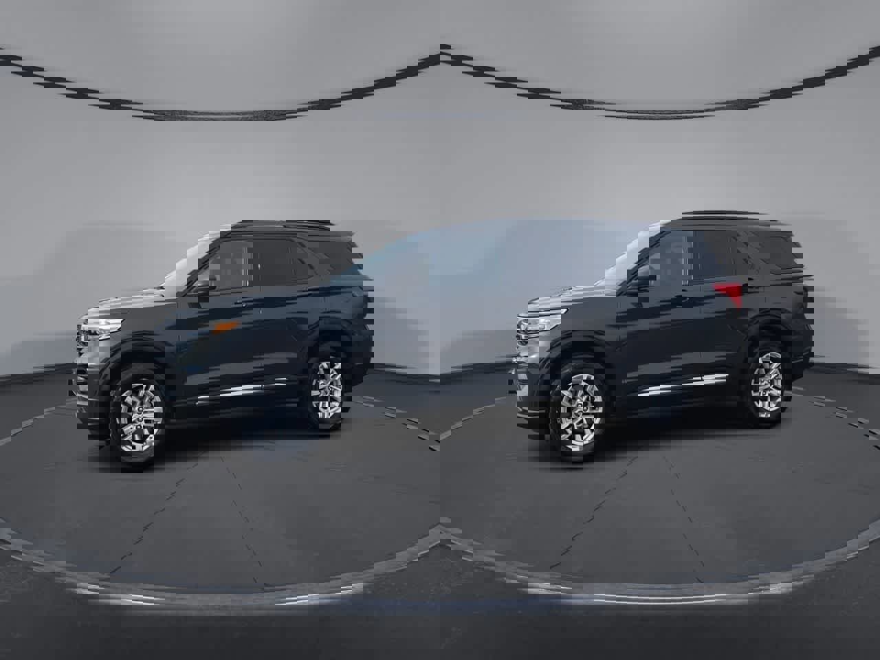 Certified 2024 Ford Explorer XLT image 3