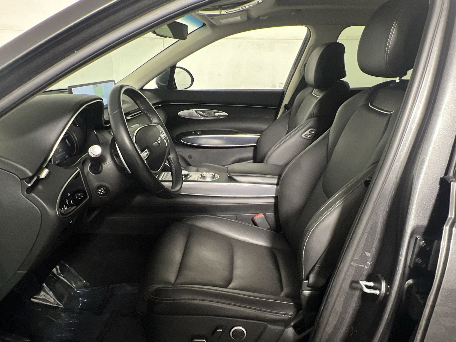 Used 2023 Genesis GV70 2.5T w/ Select Package image 13