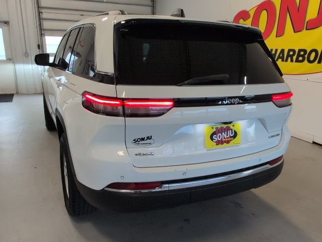 Used 2023 Jeep Grand Cherokee Laredo AWD/4WD image 35