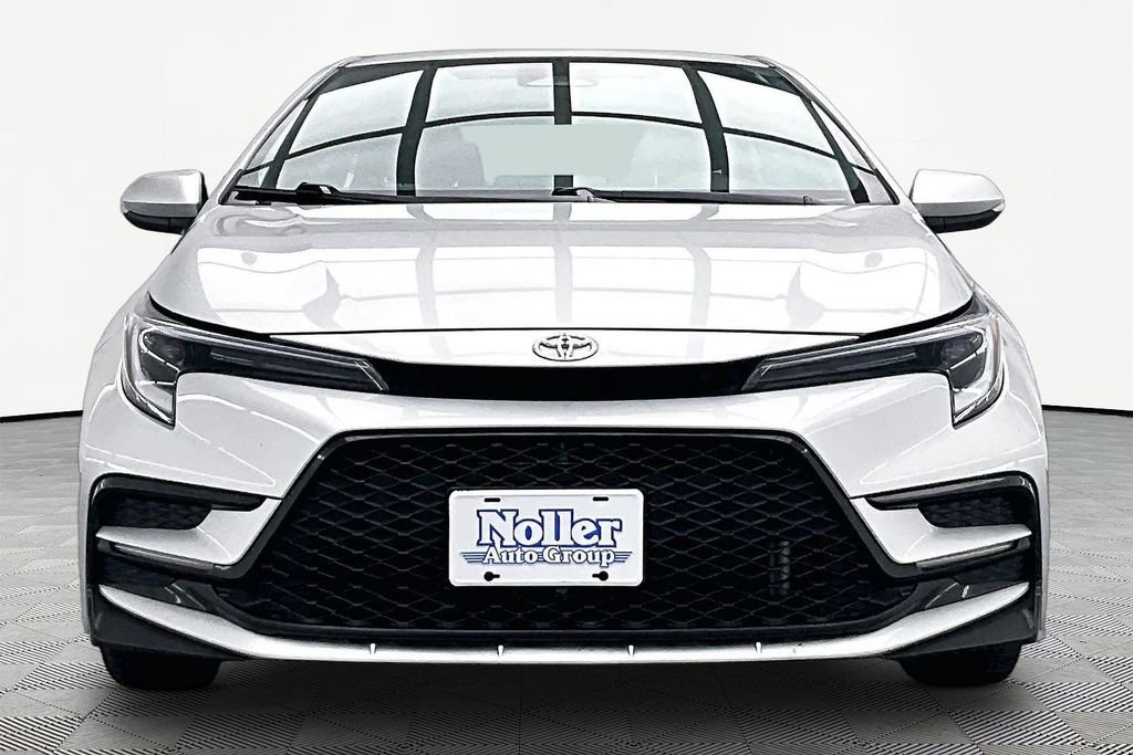 Used 2025 Toyota Corolla SE FWD image 3