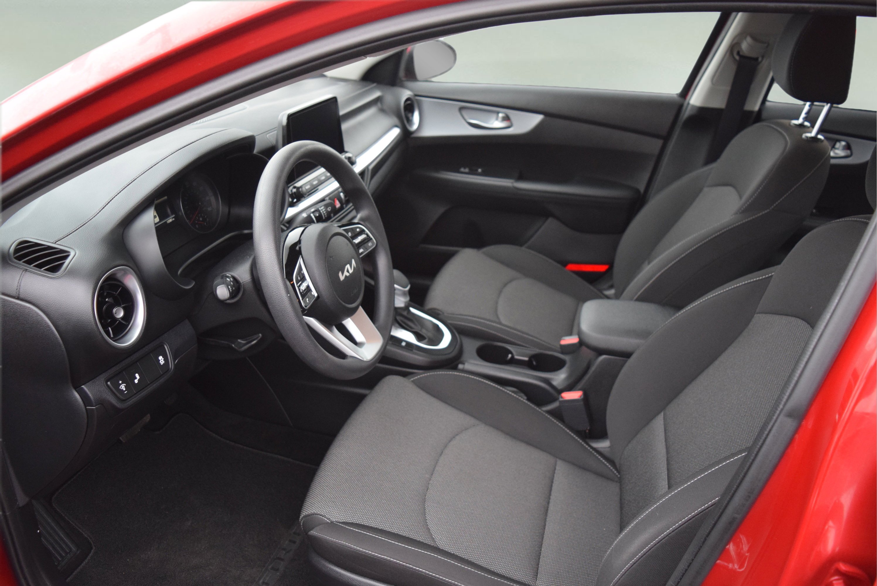 Used 2022 Kia Forte LXS w/ LXS Technology Package image 8