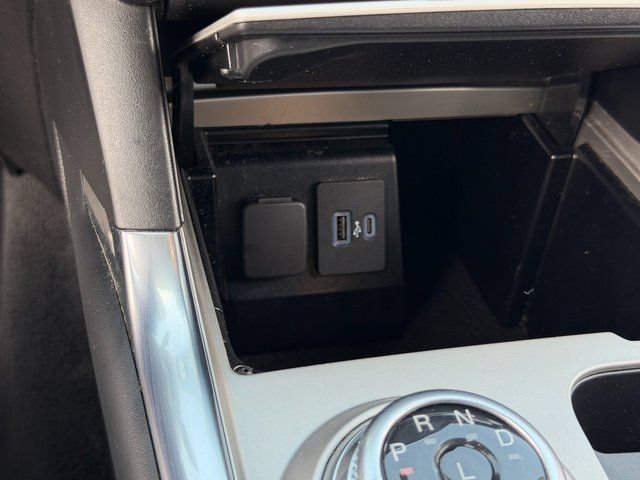 Certified 2022 Ford Explorer XLT w/ Equipment Group 202A AWD/4WD image 23