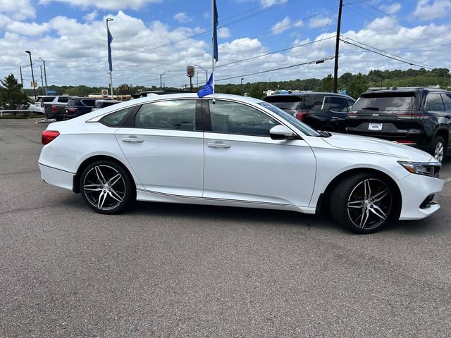 Used 2022 Honda Accord Touring image 2