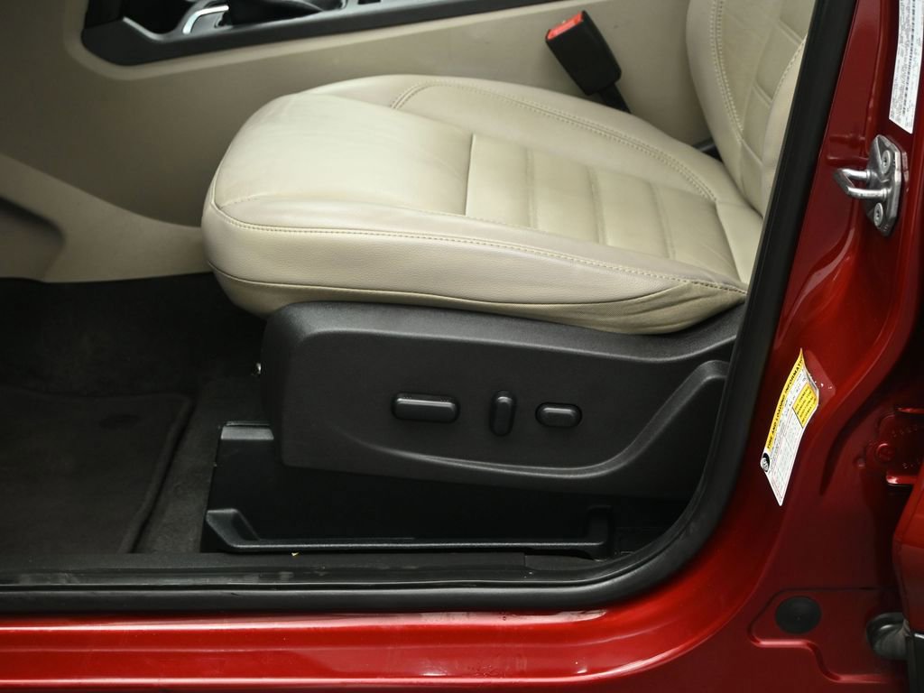 Certified 2019 Ford Escape Titanium image 37