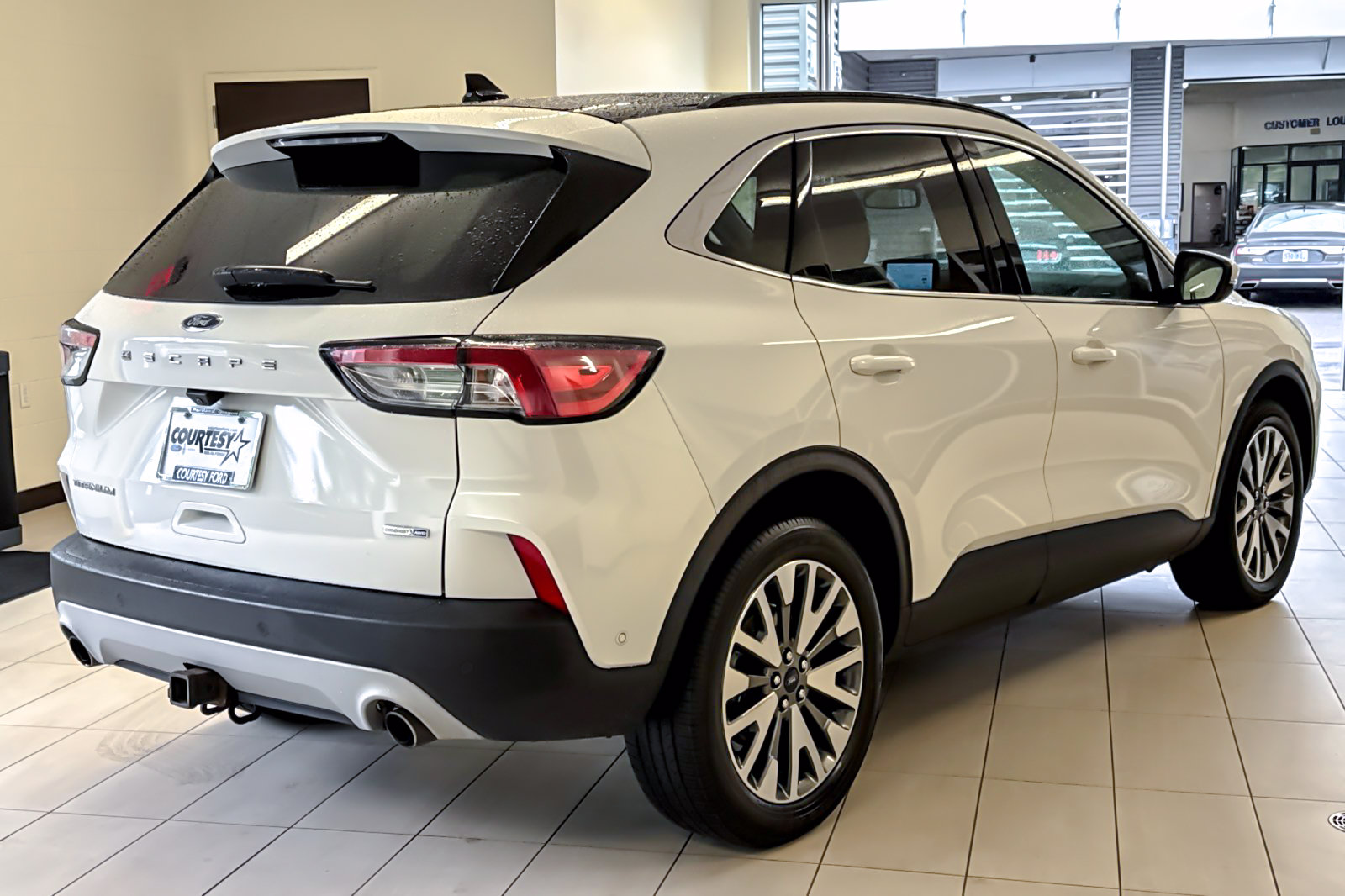 Certified 2020 Ford Escape Titanium AWD/4WD image 4
