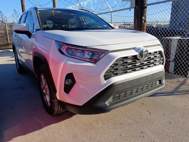 Used 2019 Toyota RAV4 XLE w/ Convenience Package image 1