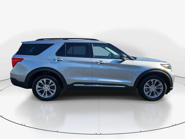 Certified 2023 Ford Explorer XLT w/ Equipment Group 202A AWD/4WD image 2