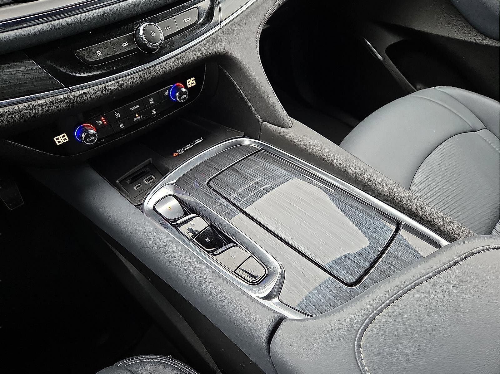 Used 2024 Buick Enclave Essence image 25