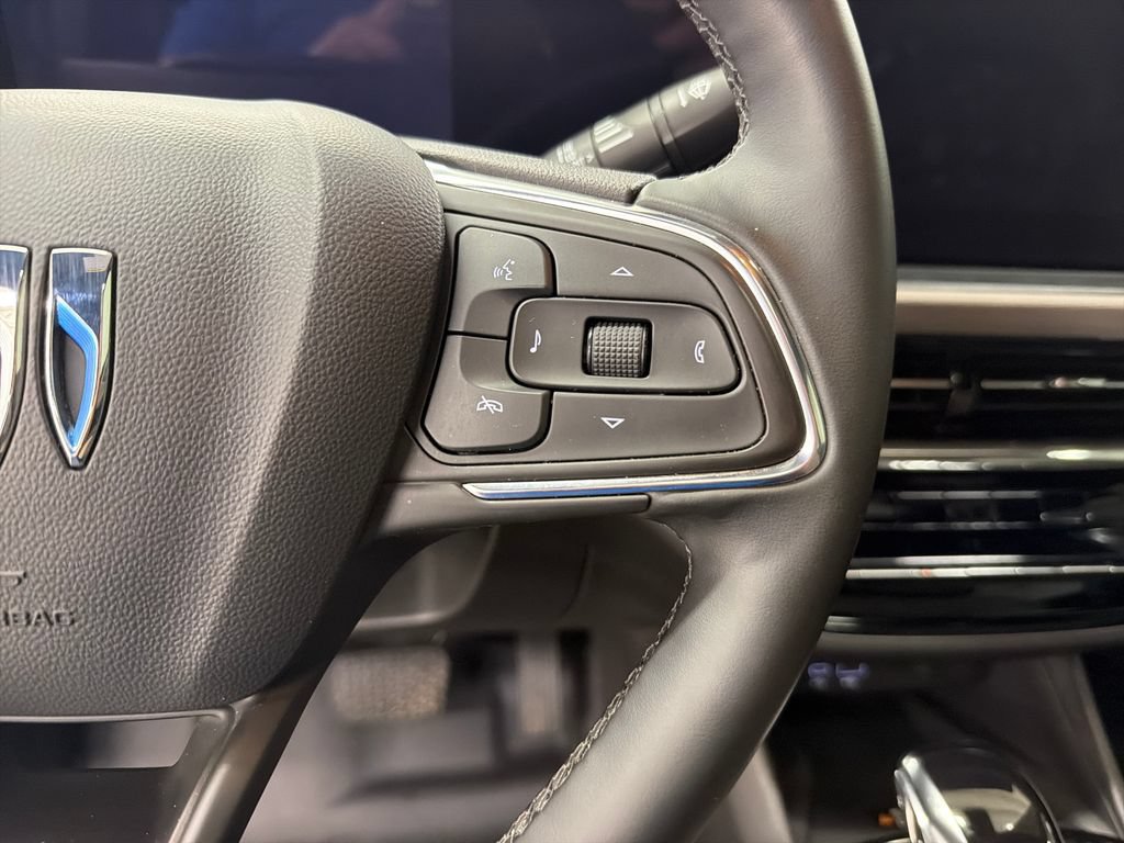 Used 2025 Buick Envista Avenir FWD image 22