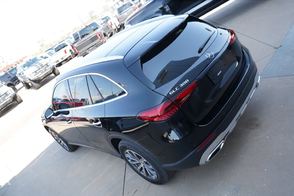 Used 2024 Mercedes-Benz GLC 300 4MATIC image 12