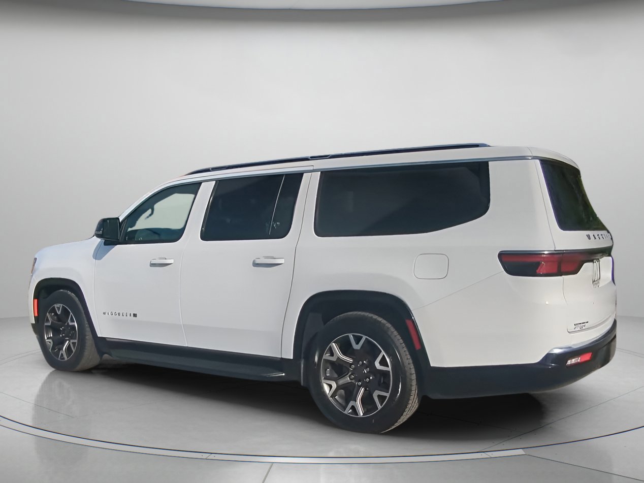 Used 2023 Jeep Wagoneer L Series III w/ Preferred Equipment Group image 12