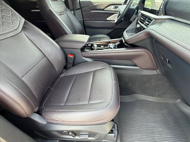 Certified 2025 Ford Explorer Platinum w/ Ultimate Package AWD/4WD image 10