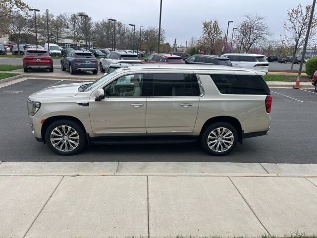 Used 2022 GMC Yukon XL Denali AWD/4WD image 6