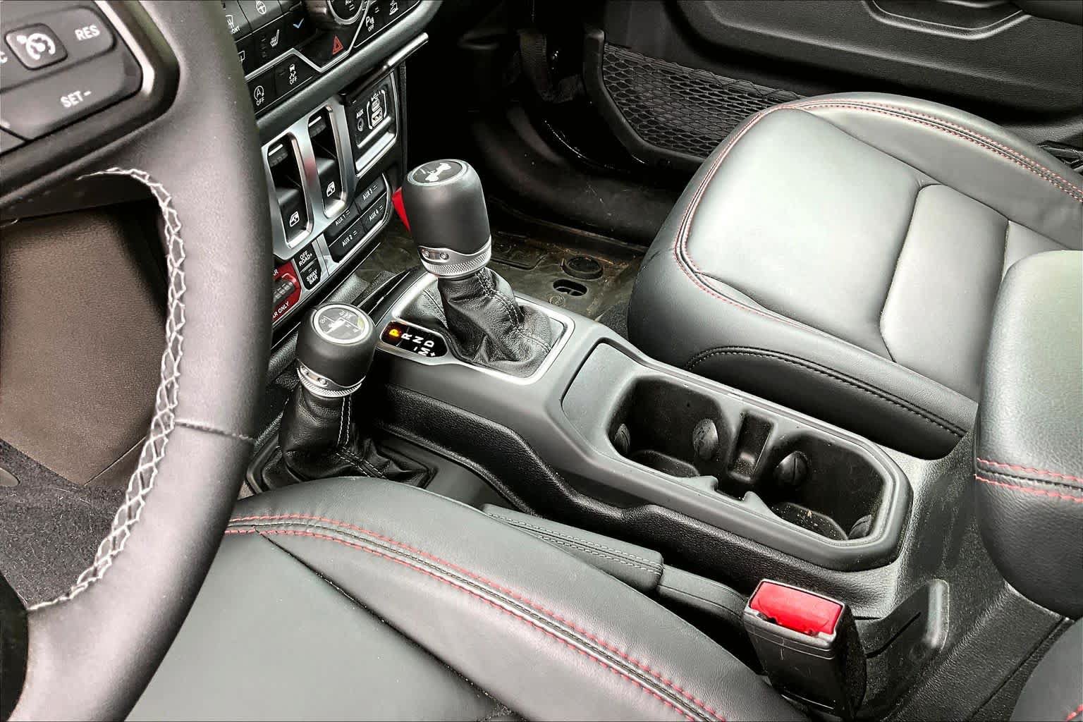 Used 2025 Jeep Wrangler Rubicon AWD/4WD image 17