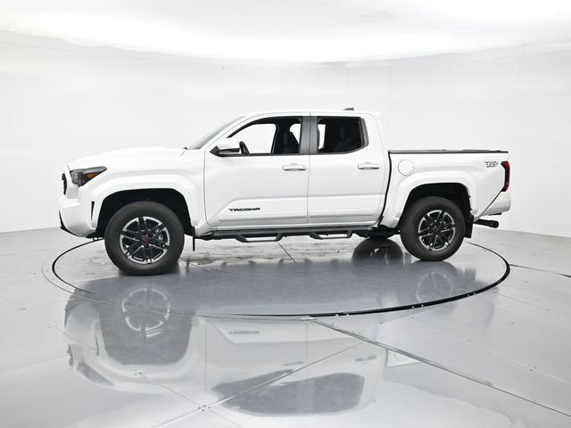Used 2024 Toyota Tacoma TRD Sport AWD/4WD image 6