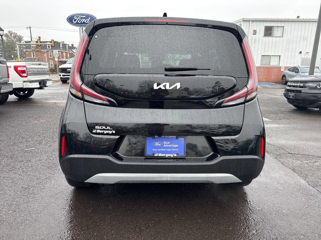Used 2023 Kia Soul LX image 4
