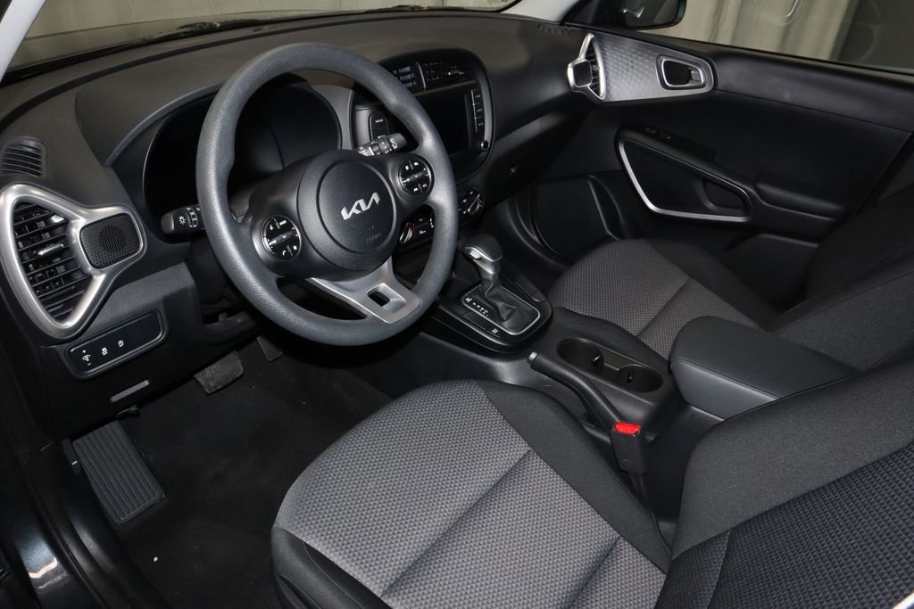 Used 2025 Kia Soul LX w/ LX Technology Package image 24