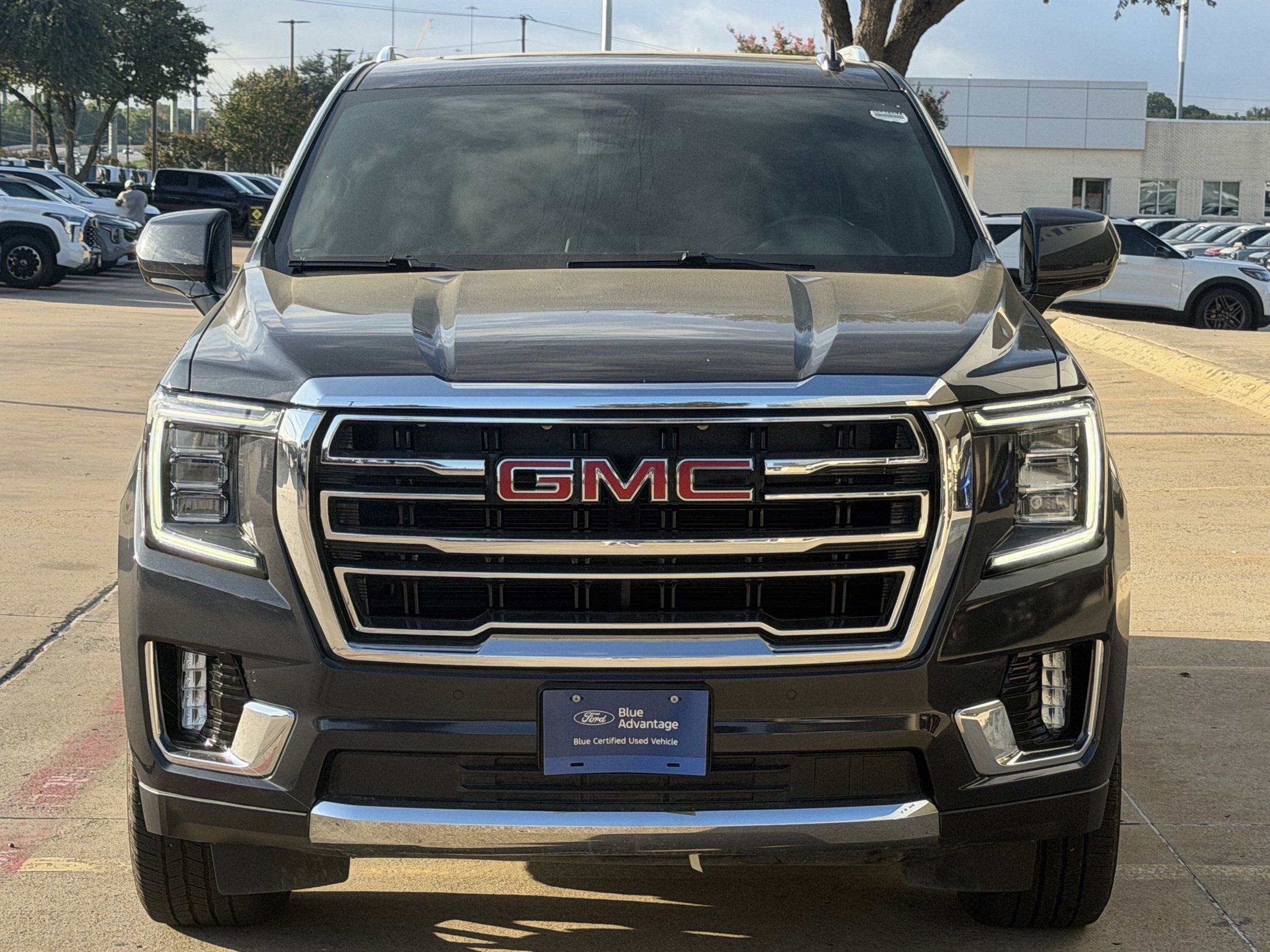Used 2023 GMC Yukon SLT AWD/4WD image 7