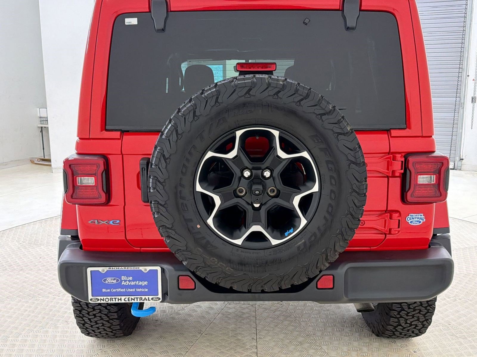 Used 2023 Jeep Wrangler Unlimited Rubicon 4xe w/ Cold Weather Group AWD/4WD image 10